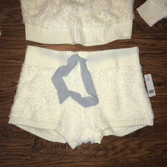 Set! Honeydew Fuzzy Lounge Sweater & Shorts Cream Small top medium bottom soft - Picture 2 of 8
